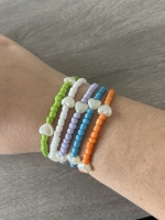 Bracelet Petites Perles Violet Pastel & Cœur Blanc